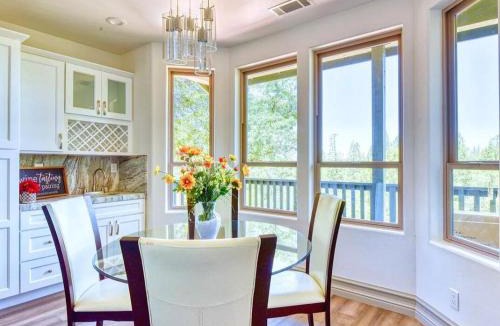 Groveland Villa | New, Modern Home with Playroom, Close to Beach
