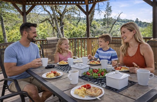 Yosemite Forks House | NEW Private Creekside Near Yosemite & Bass Lake