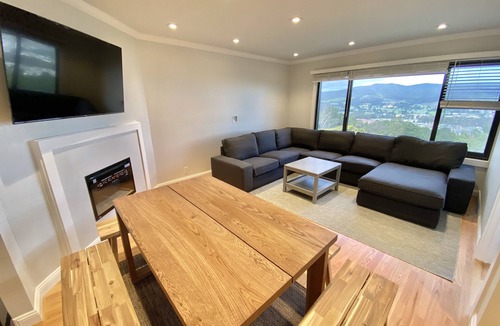 Serramonte House | New renovation 7bd/3ba whole house -Deck Views!