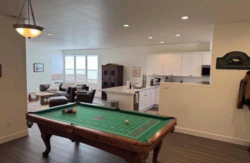 Fernley House | New Spacious 3BR Fernley Home with Patio & Pool Table Near Reno & USA Parkway