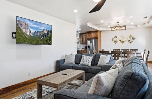 Oakhurst House | New! Splash Mountain @ Yosemite w/pool/game room/hot tub