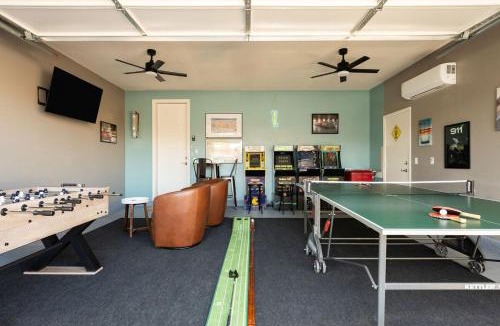 Indio House | NEW Sunset Palms, AC Gameroom, Pool, Spa, EV charger