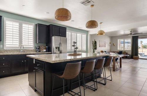 Indio House | NEW Sunset Palms, AC Gameroom, Pool, Spa, EV charger