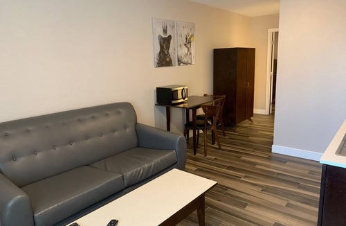 Mission Hills Apartment | Newer private 1-bedroom apartment in Old Town
