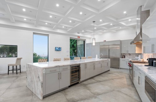 Hollywood Hills House | Newly Built Modern 5bd/6ba Estate in Hollywood Hills with 2 pools & City Views!
