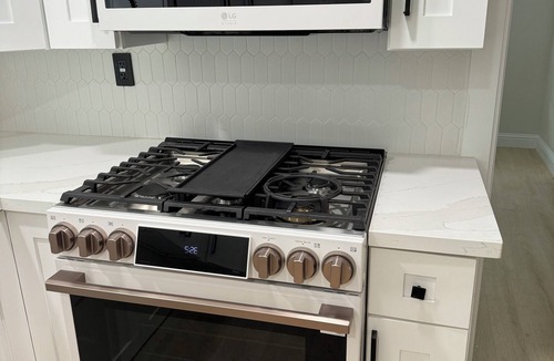 Aptos Cottage | Newly Rebuilt Aptos Cottage · Walk to Seacliff · RV Parking with Full Hookups