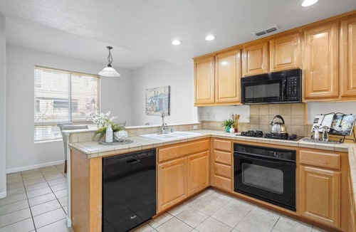 Communications Hill House | Newly Remodeled Townhouse Communication Hill