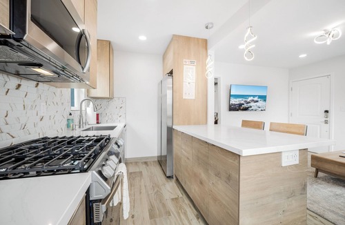 Pacific Beach Apartment | Newly Remolded 1 Bed Pacific Beach Home