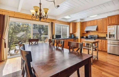 North Upper Truckee Cabin | Newly Renovated with Foosball Table