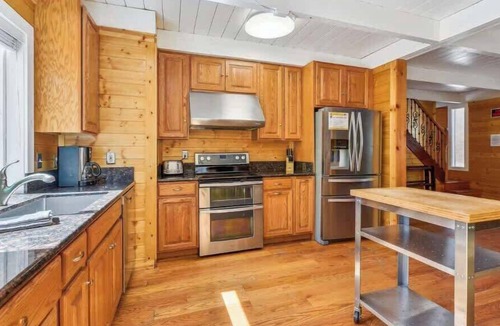 North Upper Truckee Cabin | Newly Renovated with Foosball Table