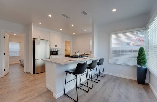 Roseville - Fleet Ridge House | Newly Renovated Home Near Harbor Island