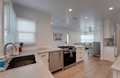 Roseville - Fleet Ridge House | Newly Renovated Home Near Harbor Island