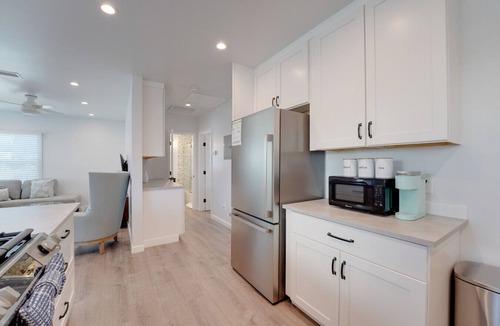 Roseville - Fleet Ridge House | Newly Renovated Home Near Harbor Island