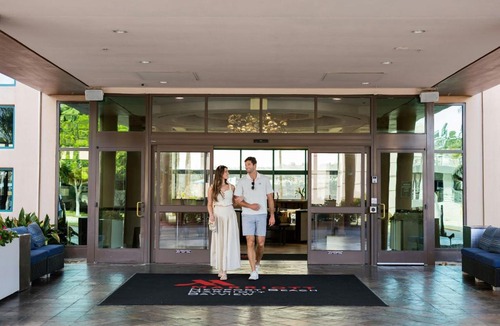 Santa Ana Heights Hotel | Newport Beach Marriott Bayview