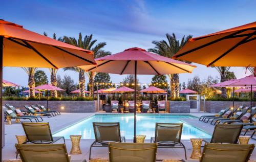 North Hollywood Apartment | Noho Alexan Modern 2bed Duo with FREE Parking