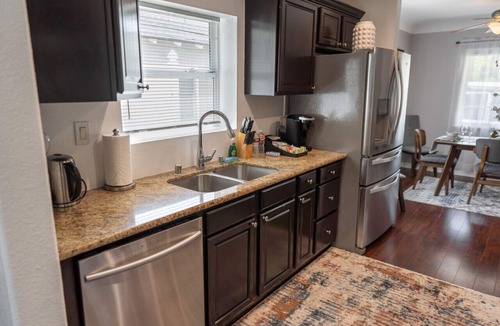 NoHo Arts District House | NOHO SERENITY: UPDATED MODERN 3BR HOUSE w/BACKYARD & OUTDOOR SEATING p15