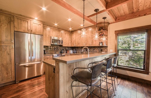 Lake Forest House | Northshore Lakeside Condo 15 by Tahoe Getaways - Walk to HOA Beach + Amenities