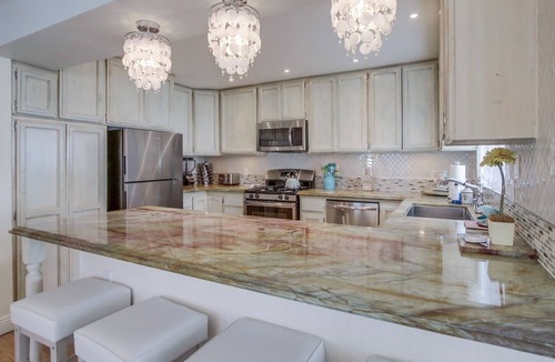 South Mission Beach Condo | Now open for the Holidays! Upper level beach home with views!