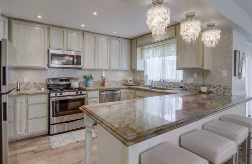 South Mission Beach Condo | Now open for the Holidays! Upper level beach home with views!