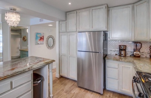 South Mission Beach Condo | Now open for the Holidays! Upper level beach home with views!