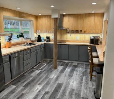 Oakridge Apartment | Oakridge Adventure Basecamp