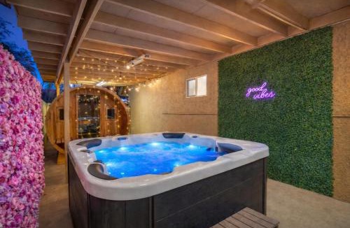 Paradise House | Oasis Near STRIP Pool Jacuzzi Deck Poker Room