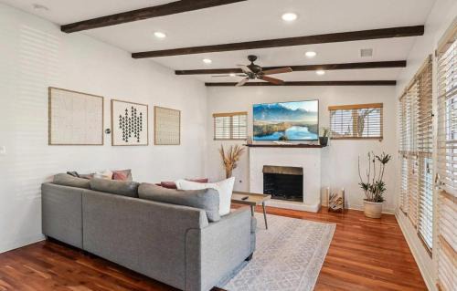 Ocean Beach House | OB Compound for Groups, Steps to Beach, Parking