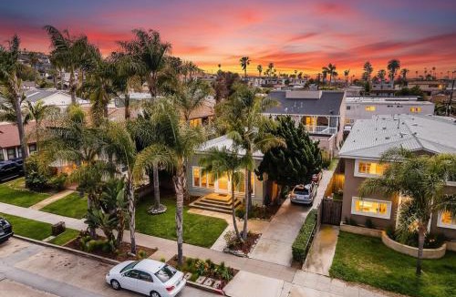Ocean Beach House | OB Compound for Groups, Steps to Beach, Parking