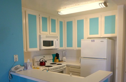 Townsite Condo | Ocean and Pool Views Just Steps to Beach