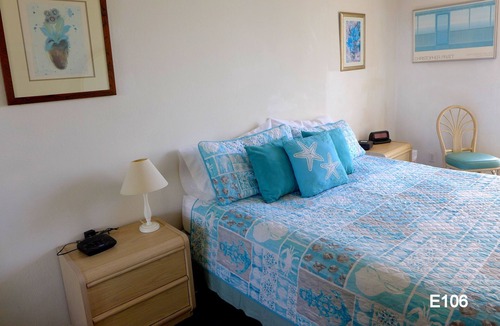 Townsite Condo | Ocean and Pool Views Just Steps to Beach