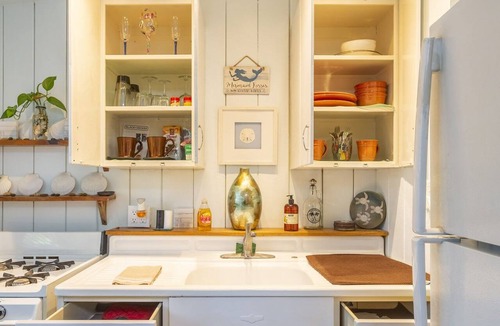 Ocean Beach Apartment | OCEAN BEACH, #7 ZEN, RETRO COTTAGE STUDIO, ONLY 3 BLOCKS TO THE BEACH 🏖