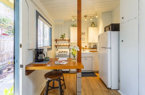 Ocean Beach Apartment | OCEAN BEACH, #7 ZEN, RETRO COTTAGE STUDIO, ONLY 3 BLOCKS TO THE BEACH 🏖