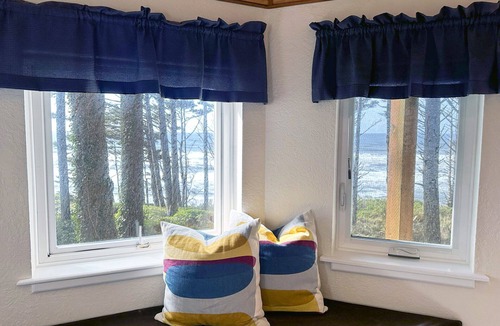 Yachats Condo | Ocean Front, Harmony at Oregon House, Stairs to the Beach!