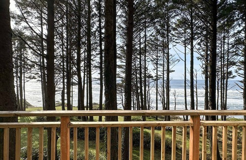 Yachats Condo | Ocean Front, Harmony at Oregon House, Stairs to the Beach!