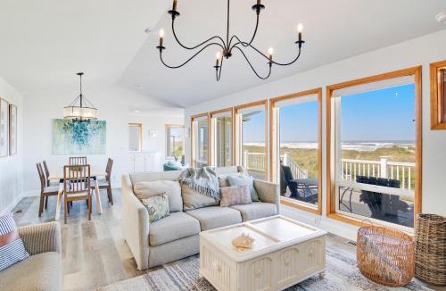 Bayshore House | Ocean Front with Hot Tub, Dog Friendly! Beach Time