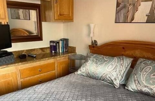 Smith River Cabin | Ocean Mist Oceanfront Rental at White Rock Resort with private deck and jacuzzi