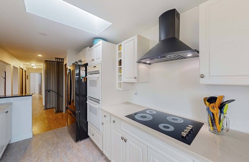 Bandon House | Ocean view 70s-themed home with beach access, grill, funky interior, & W&D