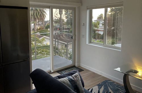 The Mesa Apartment | Ocean view retreat in Santa Barbara, just steps to beach—1 BD/1 BA, sleeps 2-4