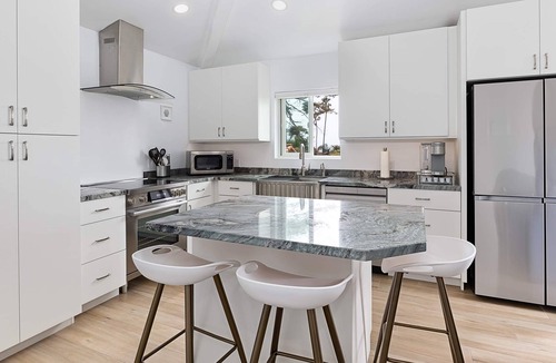 The Mesa Apartment | Ocean view retreat in Santa Barbara, just steps to beach—1 BD/1 BA, sleeps 2-4