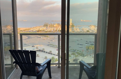 Waterfront Apartment | Ocean View Stay in Downtown Long Beach