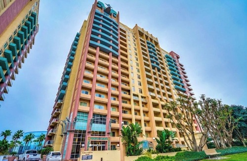 Waterfront Apartment | Ocean View Stay in Downtown Long Beach