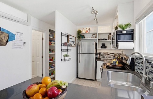 Mission Beach House | Ocean View & Steps to Sand & Dining & Dogs OK