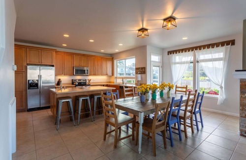 Gleneden Beach House | Ocean View, Steps to Sandy Beach! Hot Tub! Dog Friendly!
