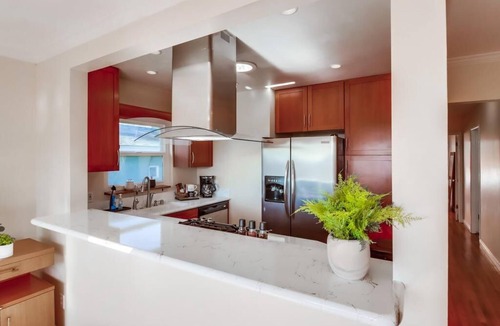 Point Loma Cottage | Ocean view! Walk to Sunset Cliffs - Surf - Beach!