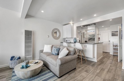 Laguna Beach House | Ocean VIEWS! Steps from Victoria Beach, Lux Design