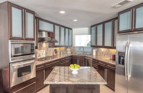 Leucadia House | OCEANFRONT! 3 DISTINCT SUITES! JACUZZI & BBQ!
