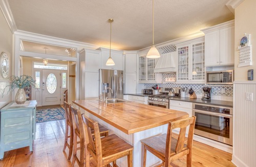 Roads End House | Oceanfront 5 Bed/5 Bath Roads End Victorian Beauty- SandeCastle