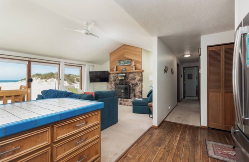 Bayshore House | Oceanfront Bayshore Escape w/Hot Tub & Bay Views