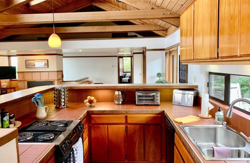Manchester House | Oceanfront Irish Beach Home: Private Beach Access!