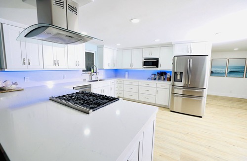 Silver Strand House | Oceanfront Oasis at 500 Ocean Drive – Direct Beachfront Luxury in Oxnard Shores